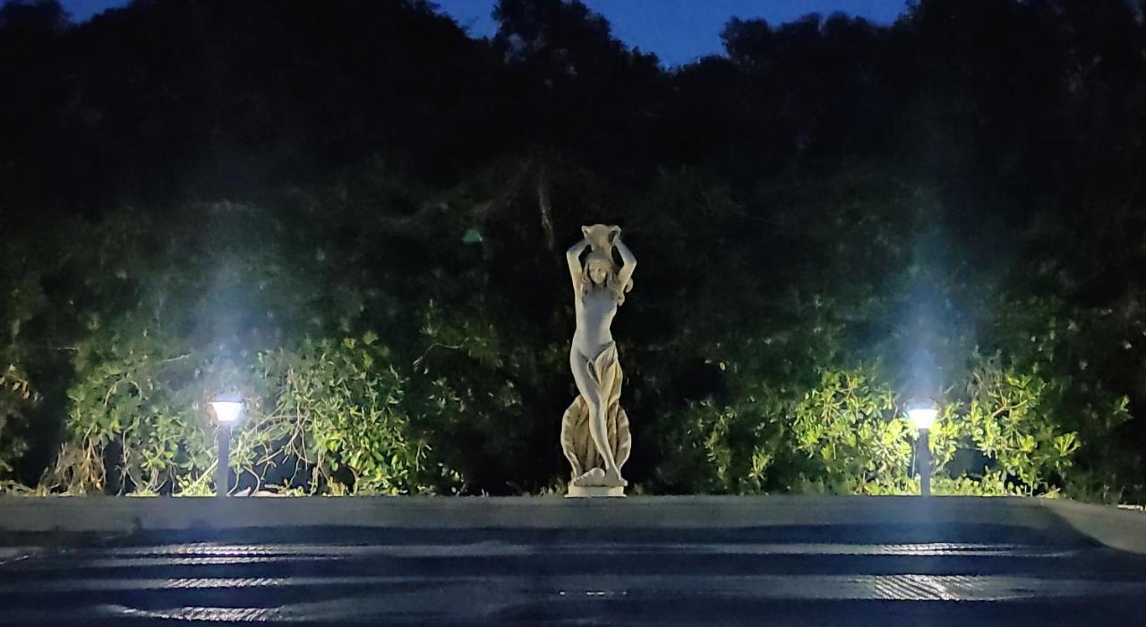 Offrez-Vous Un Sejour Dans Notre Gite A Entressen Une Grande Piscine Pour Se Rafraichir ,Un Espace De Jeux Pour Enfants Pour Des Heures De Divertissement Un Terrain De Petanque Pour Des Parties Endiablees Exteriér fotografie