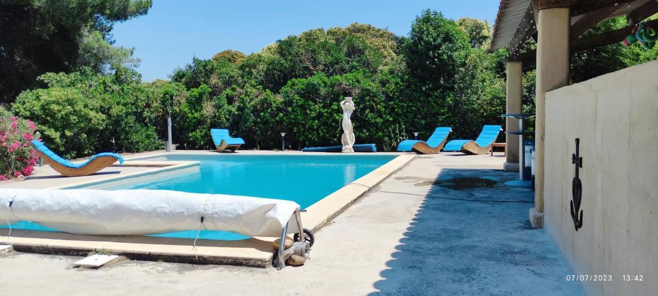 Offrez-Vous Un Sejour Dans Notre Gite A Entressen Une Grande Piscine Pour Se Rafraichir ,Un Espace De Jeux Pour Enfants Pour Des Heures De Divertissement Un Terrain De Petanque Pour Des Parties Endiablees Exteriér fotografie